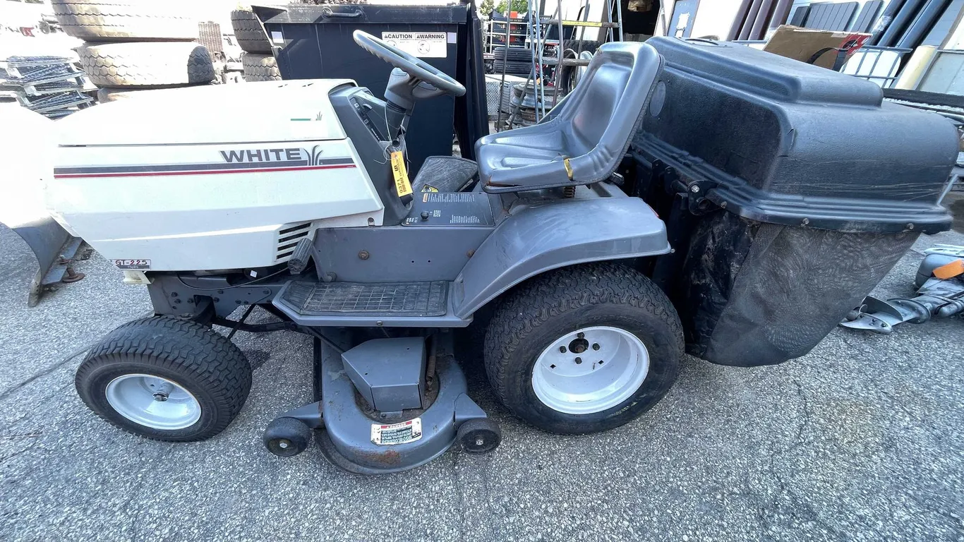 White Tractor (O3)