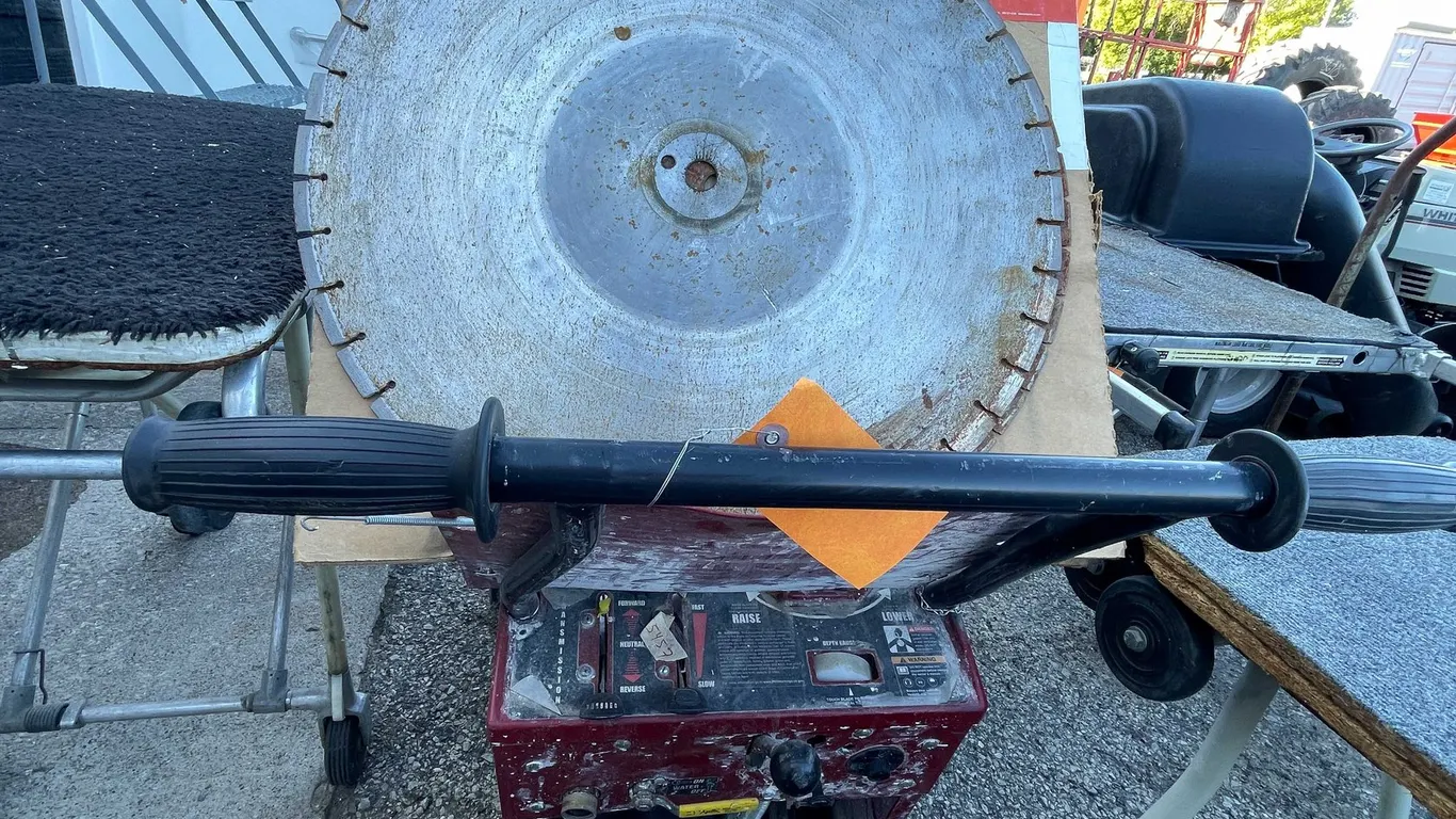 Propane Powered Concrete Saw (03)