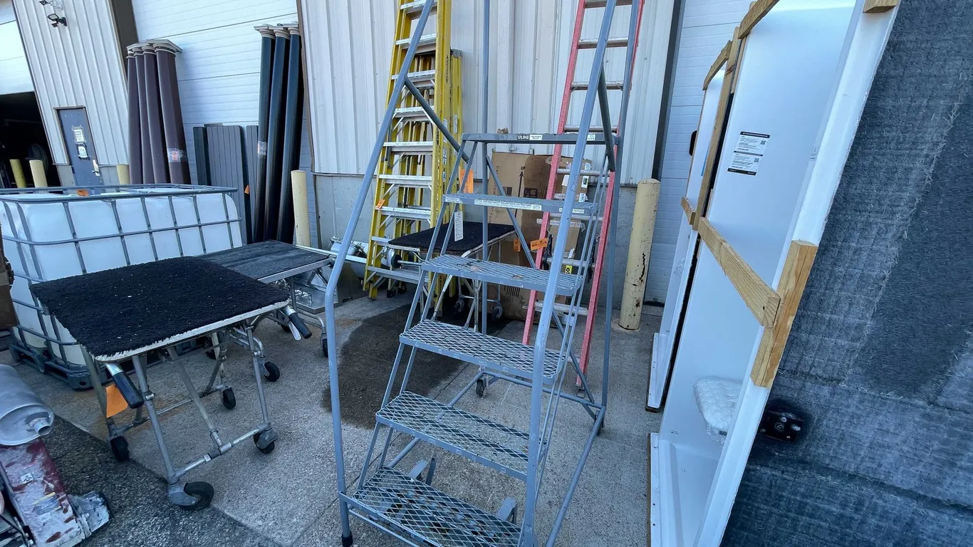 Wheeled Shelving Ladder (03)