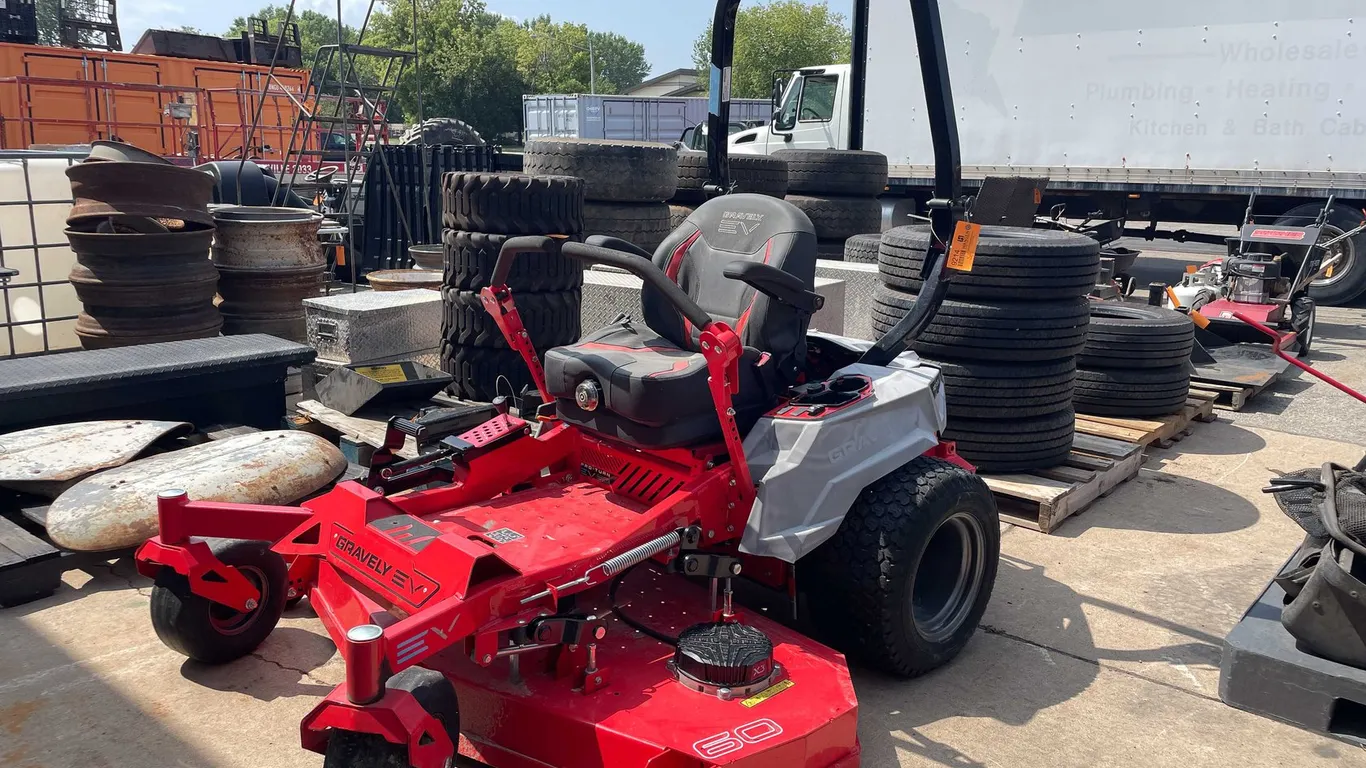 Gravely 60 Pro-Turn EV Electric Mower