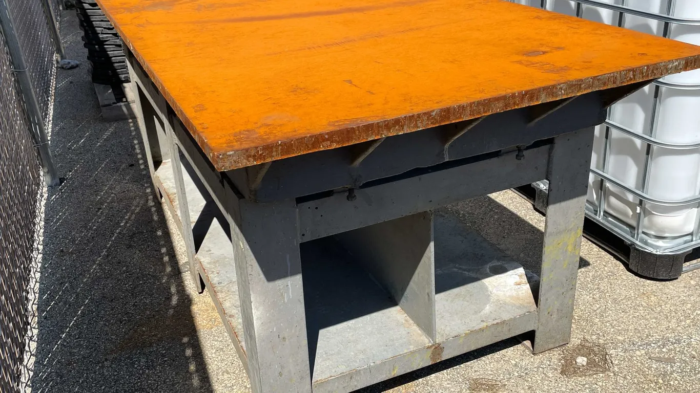 Cast Iron Layout Table (O6)
