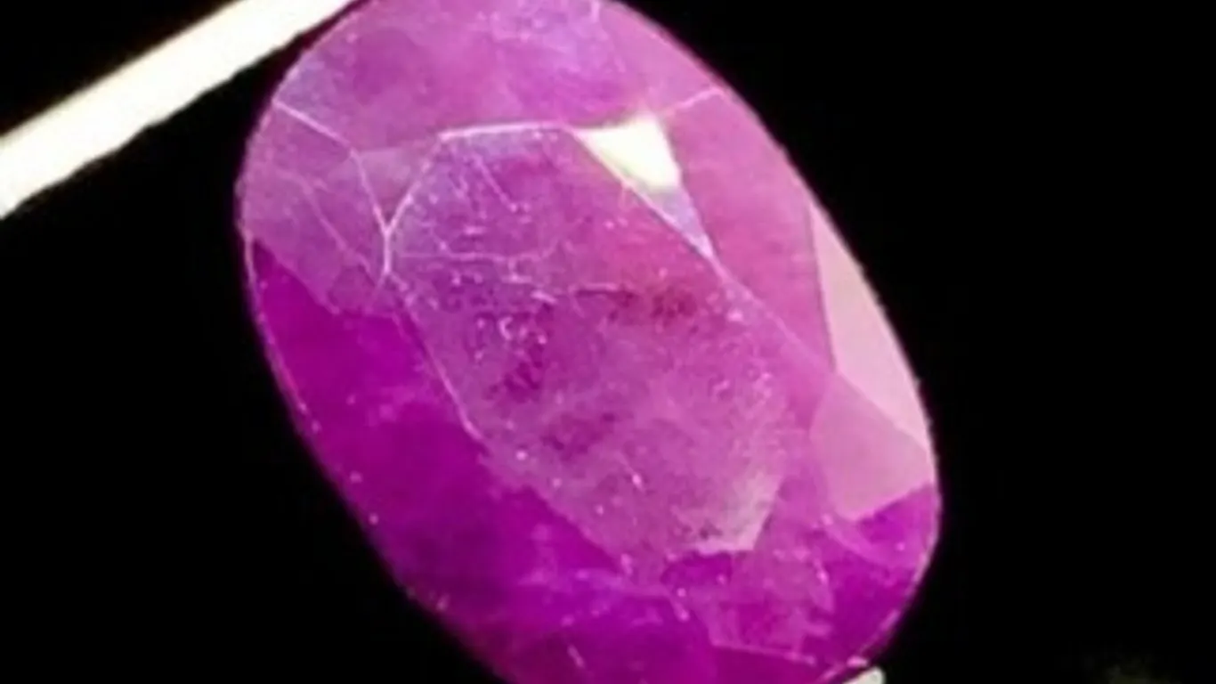 3.95 ct Certified Madagascar Ruby gemstone ($4,819 Appraisal)