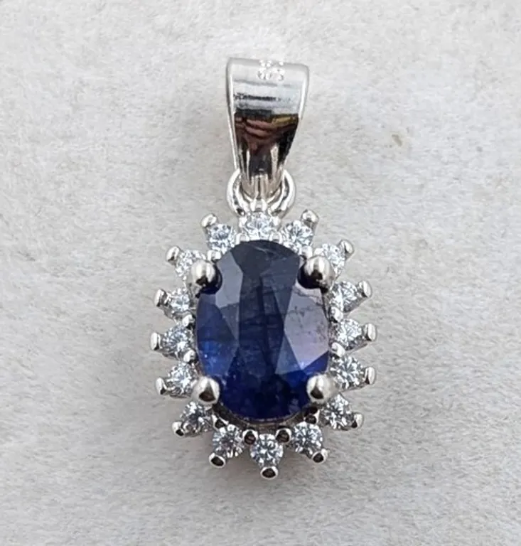 1.4 ct Certified Silver Sapphire gemstone pendant ($931 Appraisal)