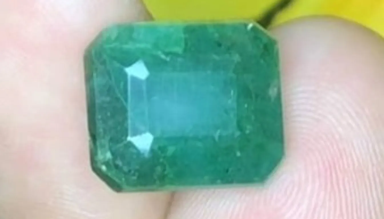 8 ct Certified Brazilian Emerald gemstone ($5,150 Appraisal)