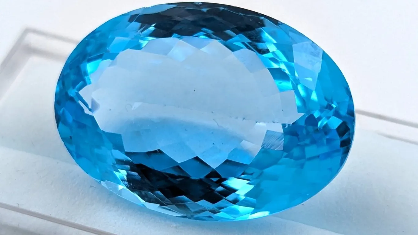 39.85 ct Certified Royal Blue Topaz gemstone ($11,158 Appraisal)