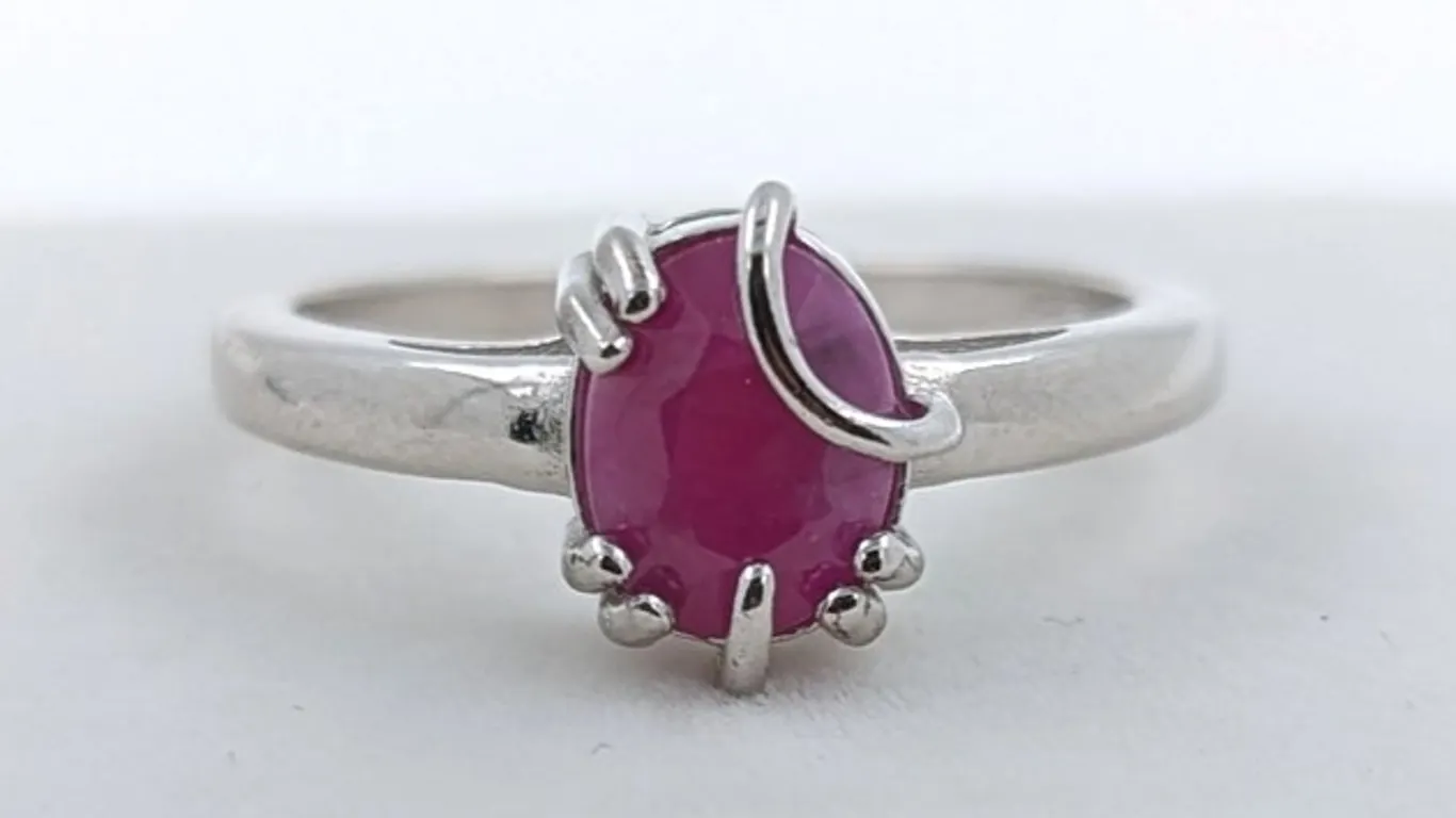 2.6 ct Certified Silver Ruby gemstone ring ($1,451 Appraisal)