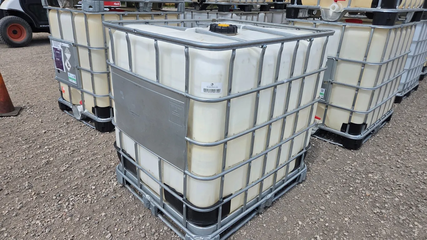 (1) 250 GAL CAGE TOTES