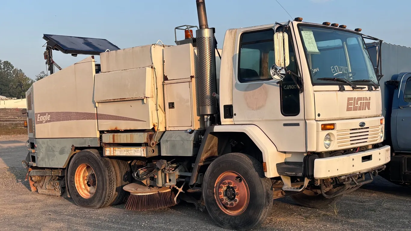 2004 STERLING SC8000 BOOM TRUCK