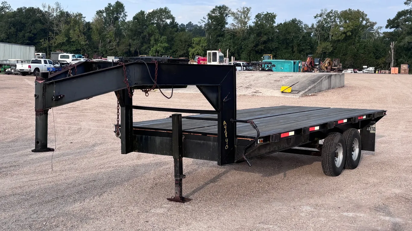 2010 GOOSENECK TRAILER