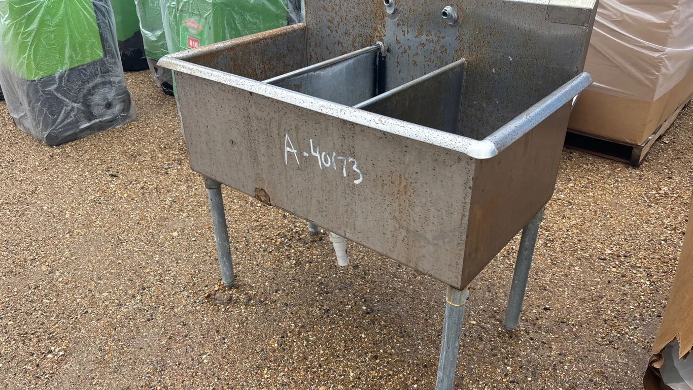 3 BASIN STAINLESS STEEL SINK