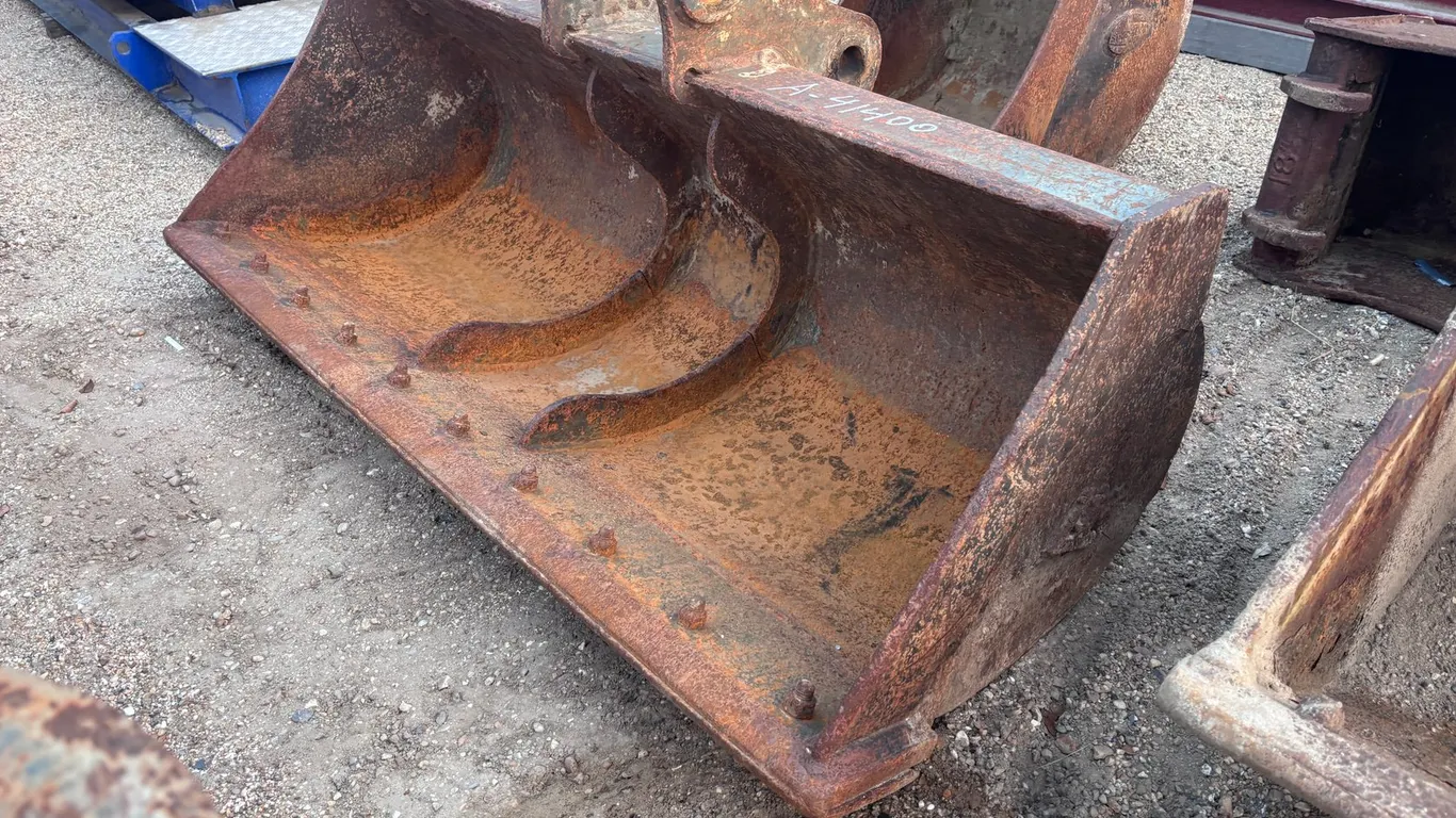 59IN TAG CLEANOUT BUCKET FOR JOHN DEERE 85