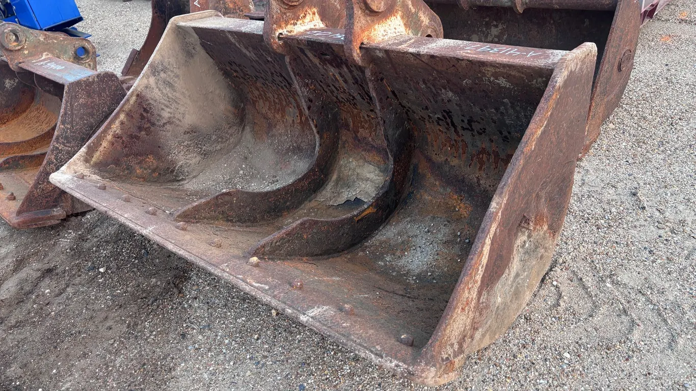 58IN DOGGETT CLEANOUT BUCKET