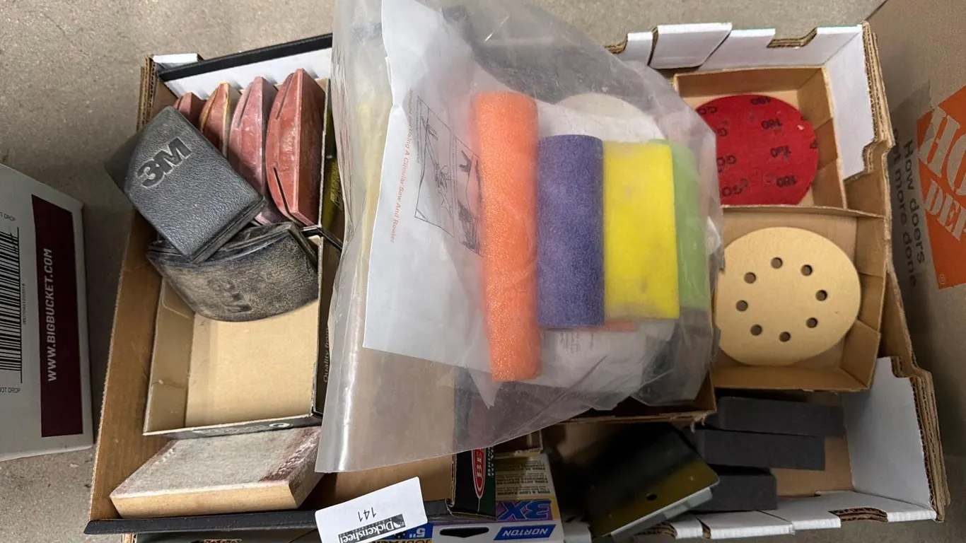 LOT OF SANDING ACCESSORIES