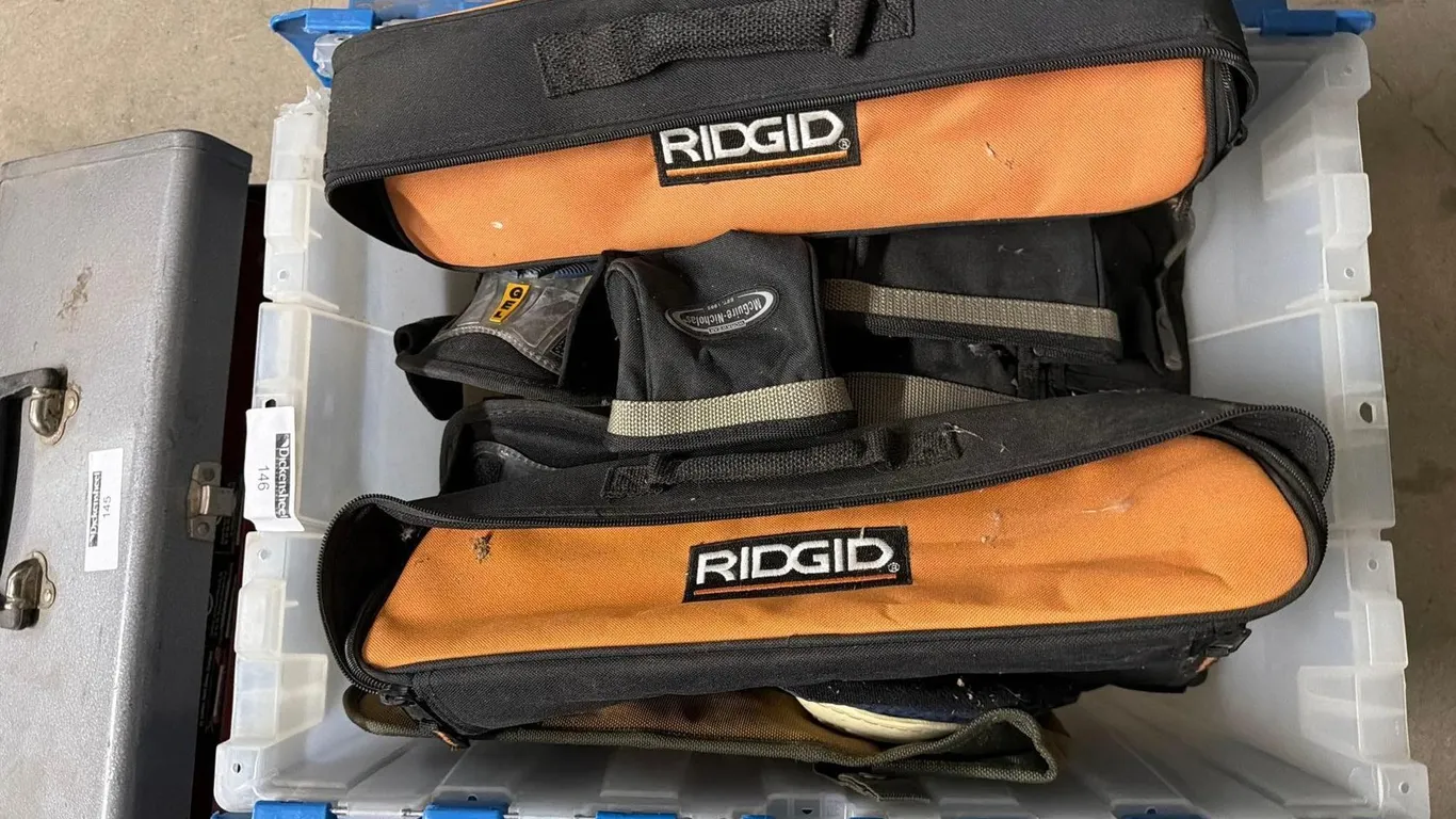 KNEE PADS & CASES