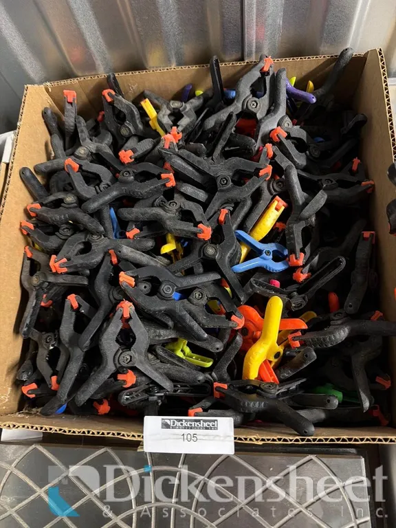LOT OF PLASTIC CLAMPS