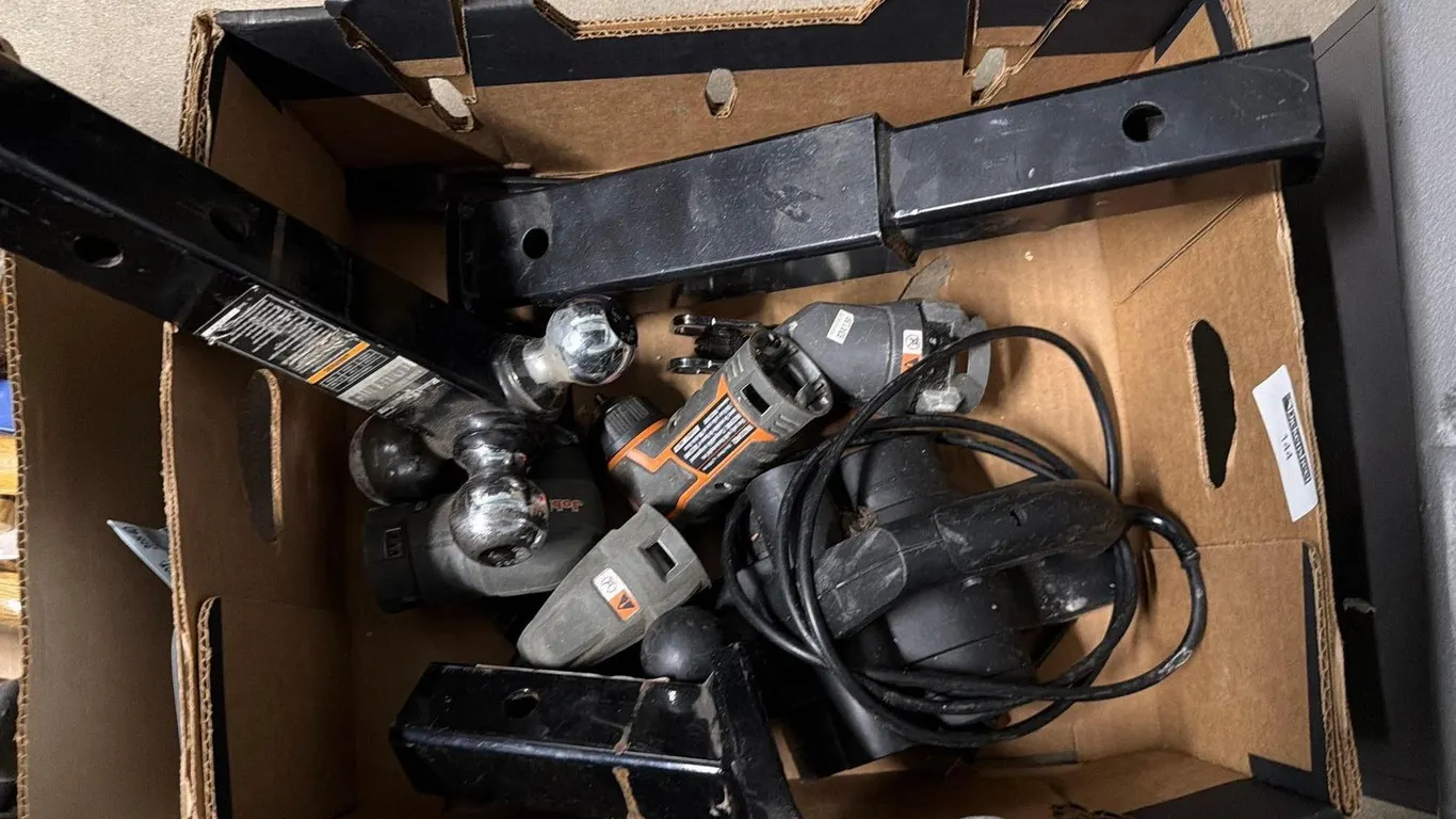 LOT OF RECEIVER HITCHES