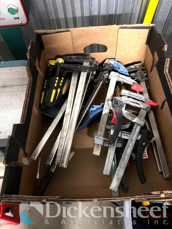 LOT OF SMALL WOOD CLAMPS