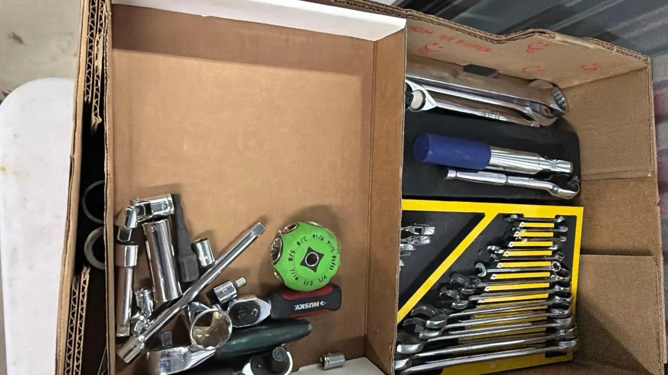 WRENCHES & SOCKETS