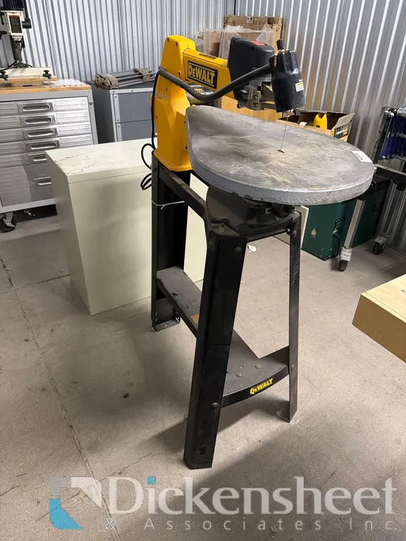 DEWALT DW788 SCROLL SAW ON STAND