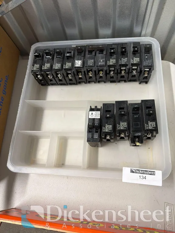 LOT OF CIRCUIT BREAKERS