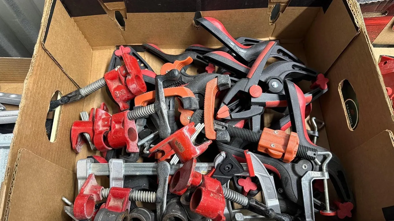 LOT OF PIPE END CAPS