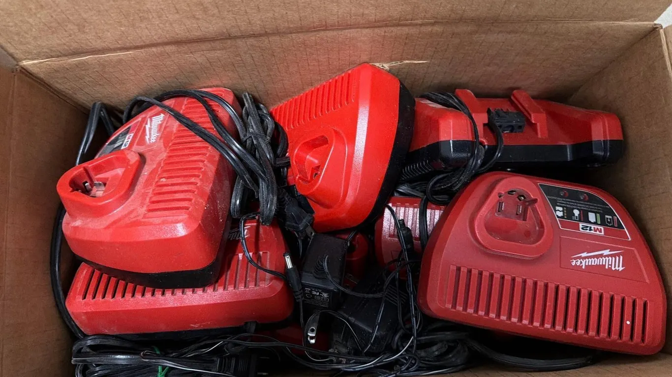 MILWAUKEE BATTERY CHARGERS