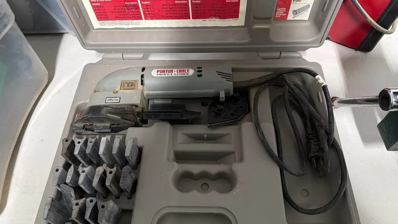 PORTER CABLE PROFILE SANDER IN CASE