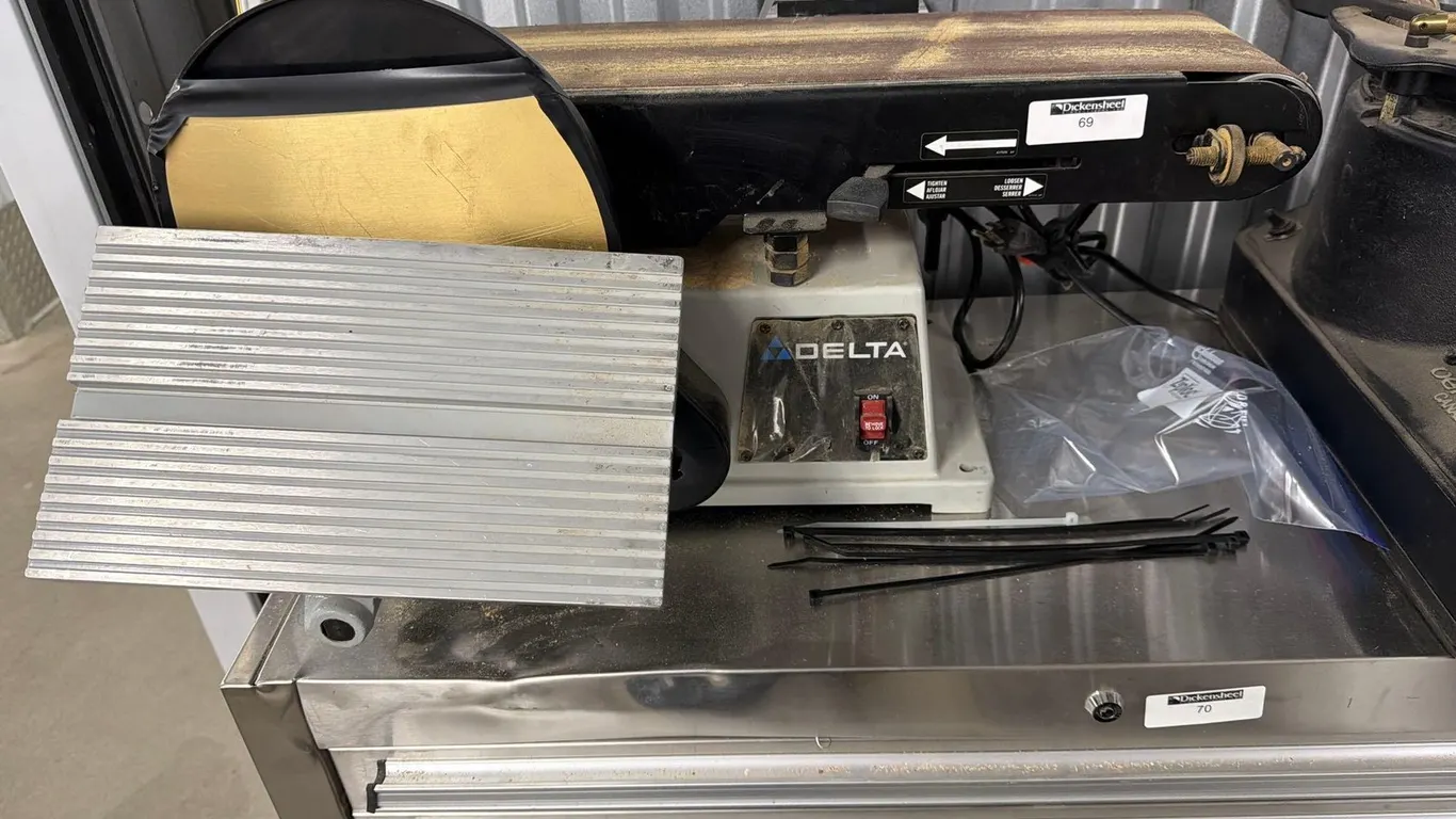 DELTA 6 INCH BELT SANDER