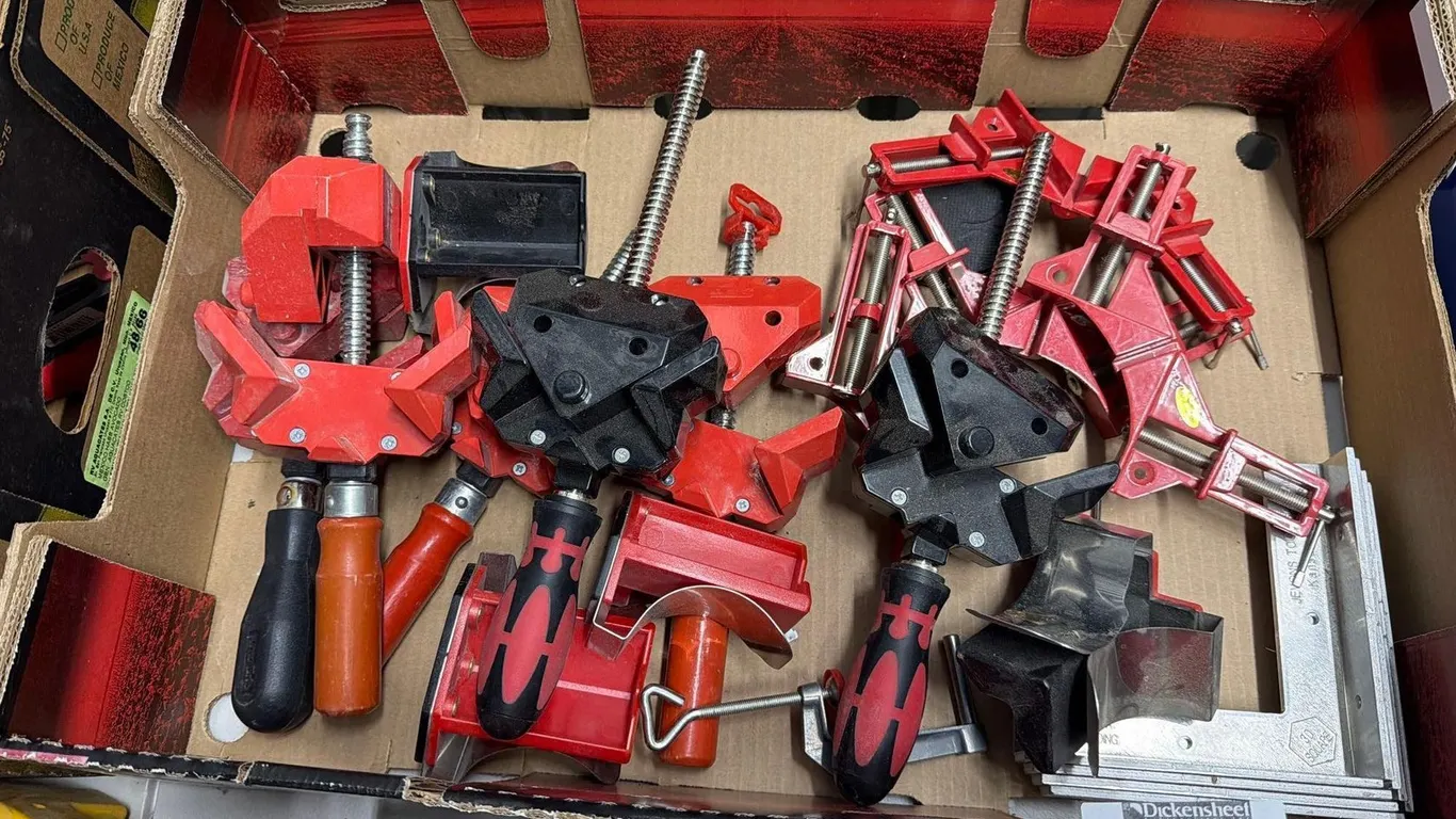 LOT OF ANGLE JIGS