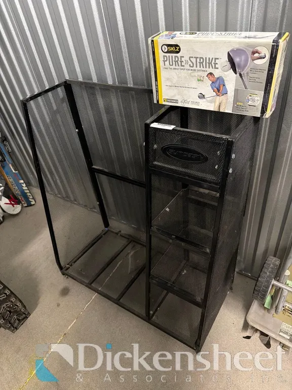 GOLF BAG RACK