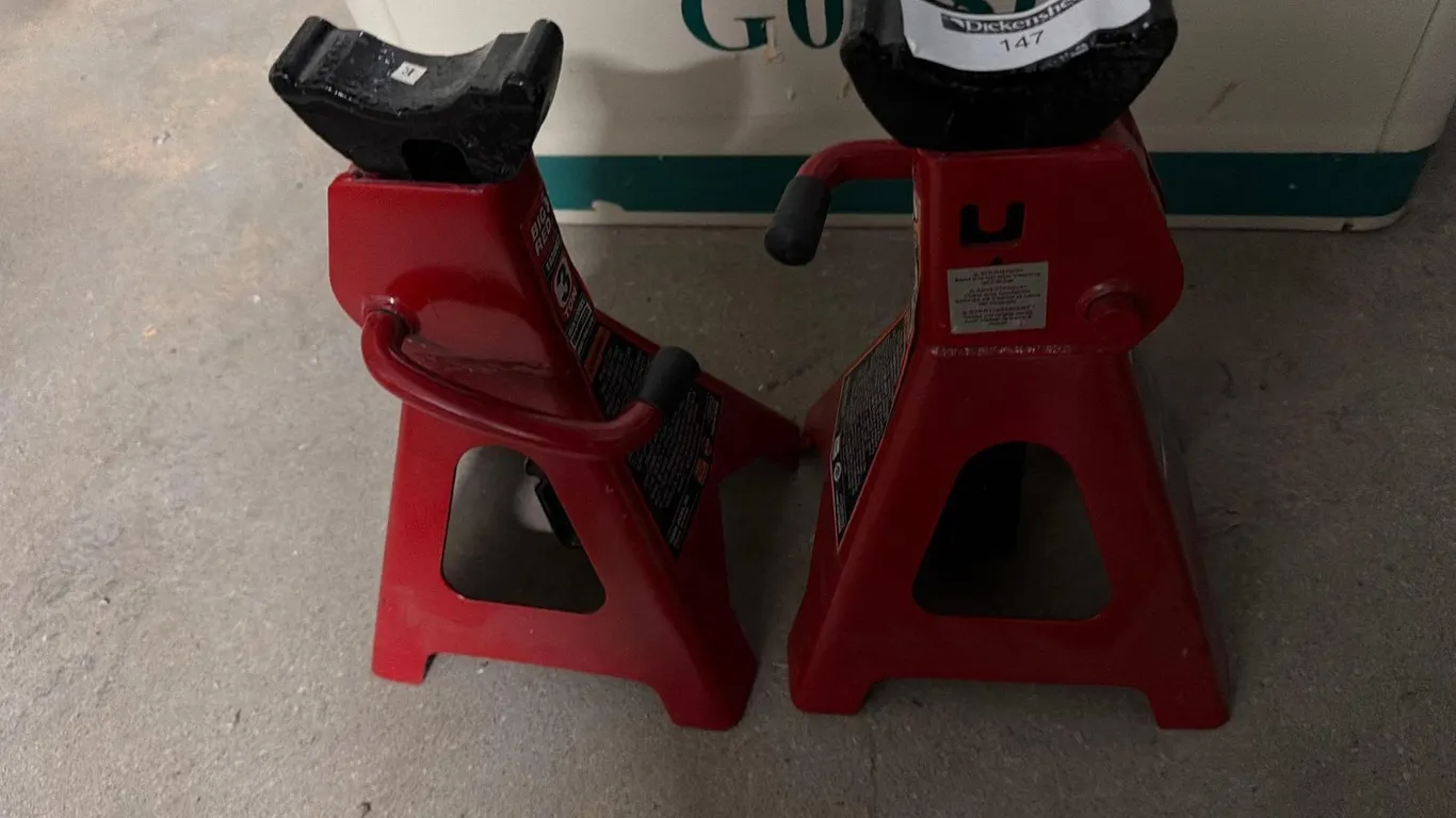 SMALL AUTOMOTIVE JACK STANDS