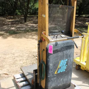 Big Joe Walk-Behind Lift