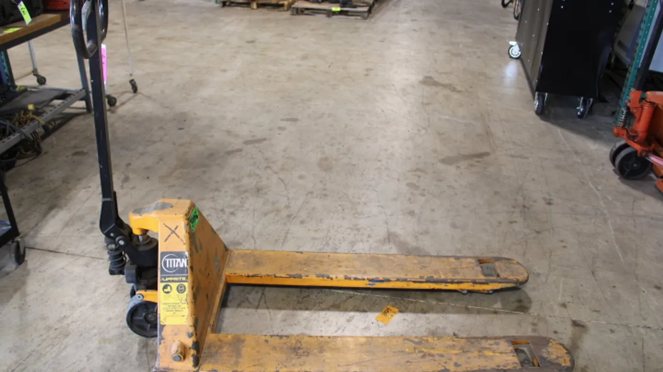 Titan 5500 lbs. Pallet Jack