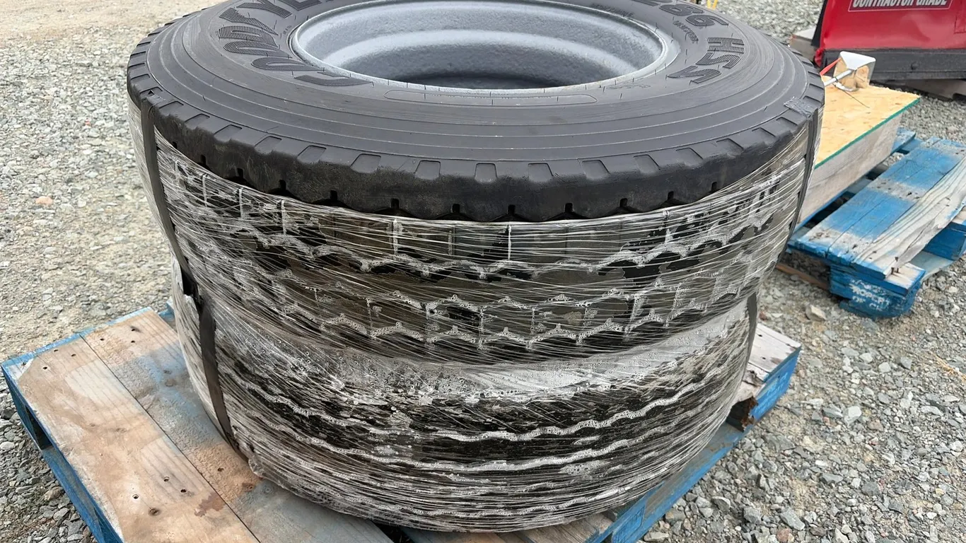 (2) Goodyear G286 HSS 315/80R22.5 Tires W/Rims