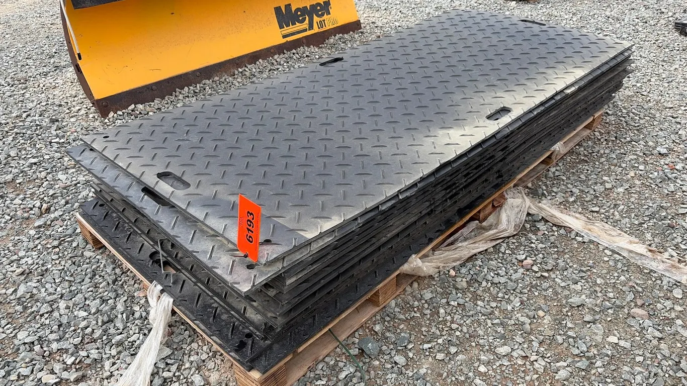 (18) Unused Roadbed Protection Pads