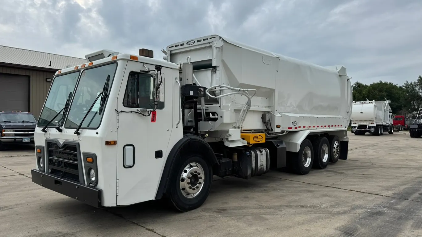 2015 Mack LEU613 Garbage Truck