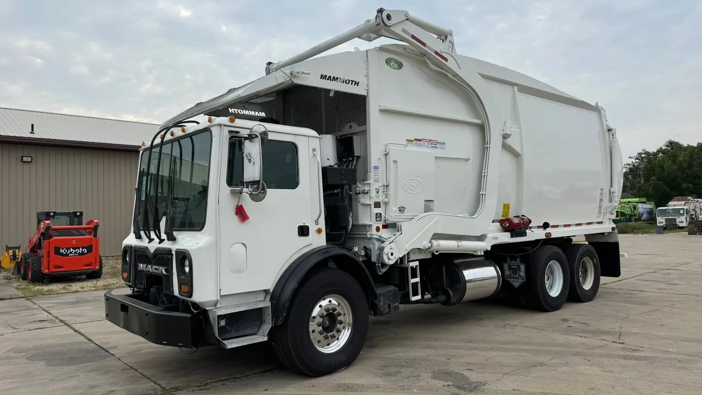 2016 Mack MRU613 Garbage Truck