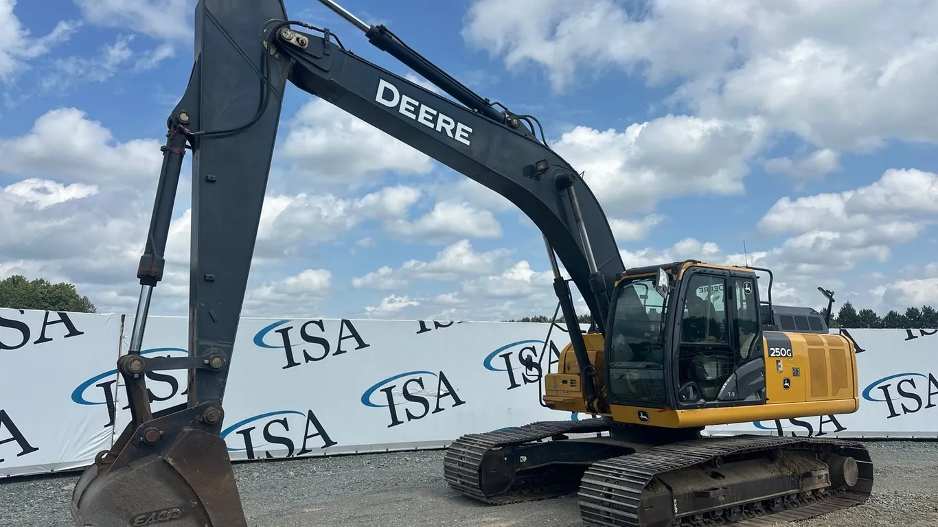 Deere 250G LC Excavator