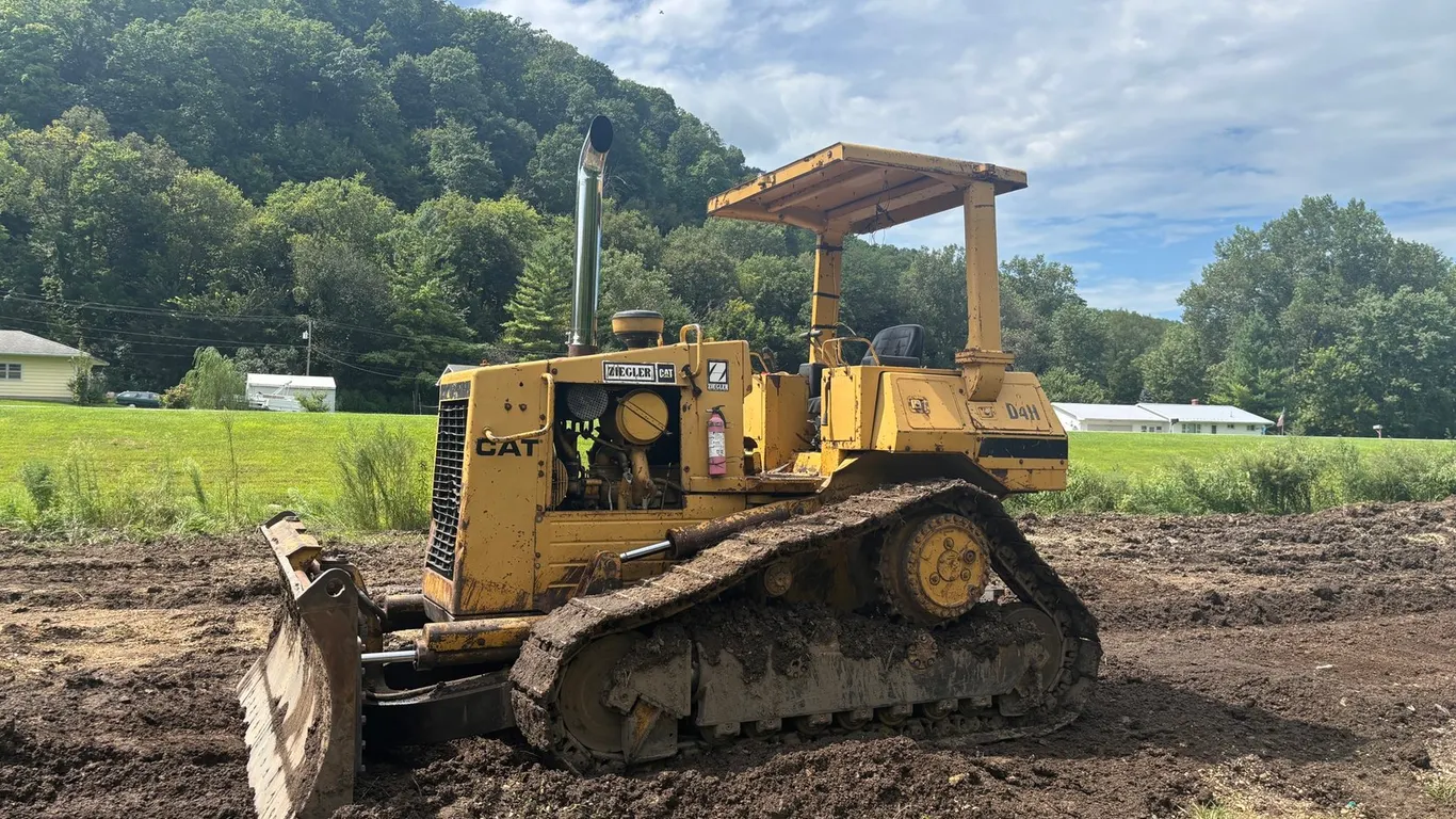 Caterpillar D4H Dozer