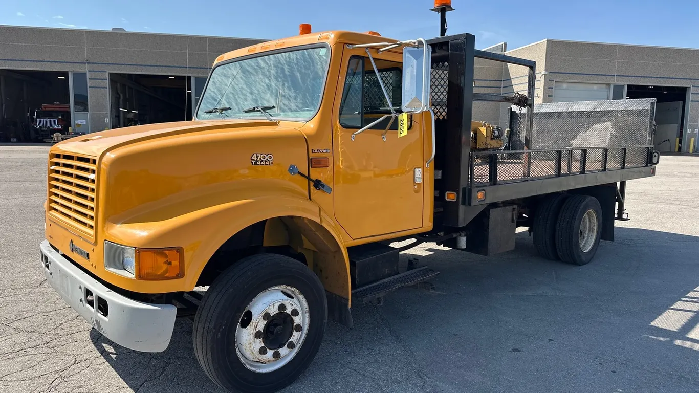 International 4700 Flatbed Truck
