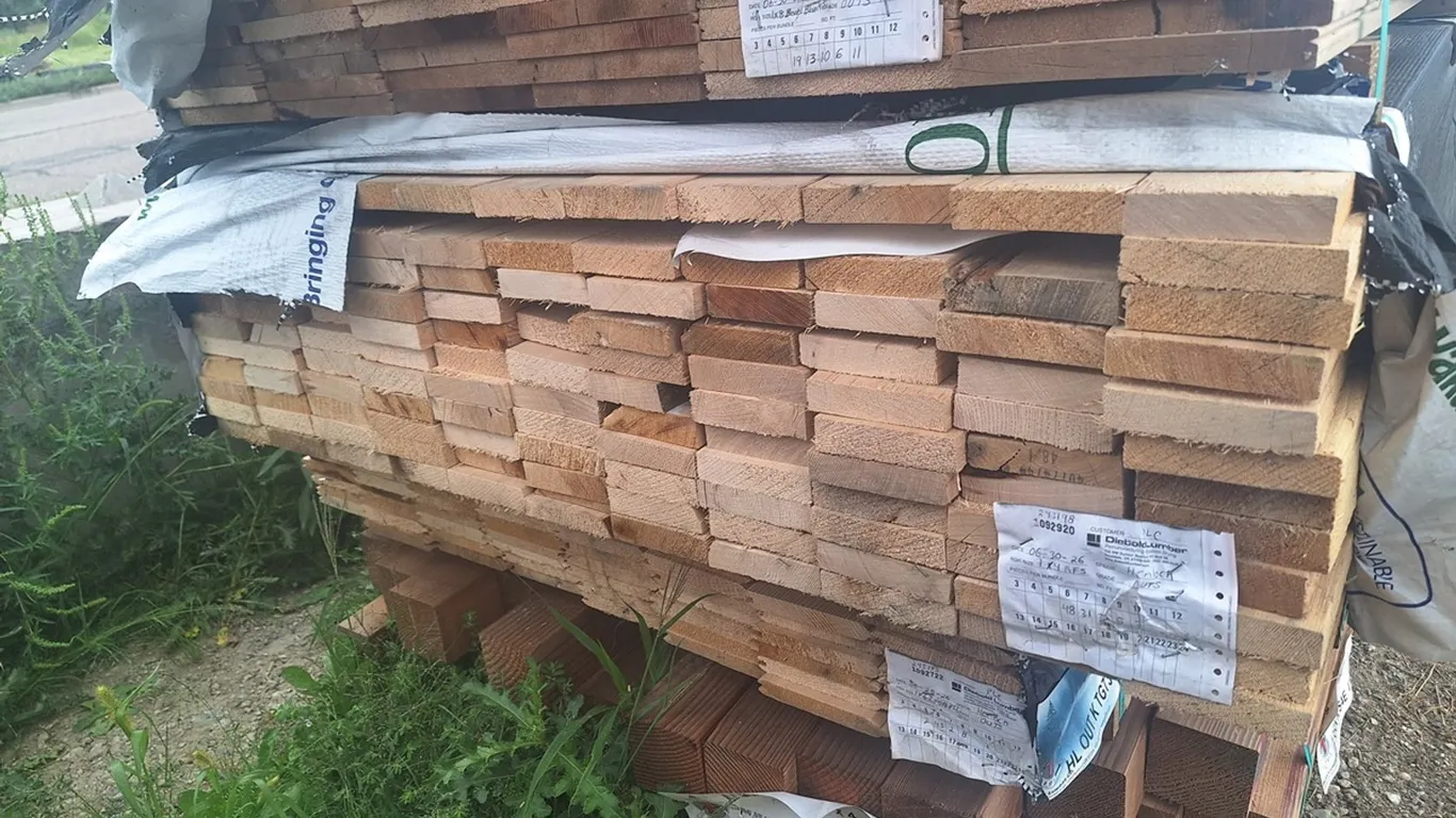 Hemlock 1"x4" Outs, Full Rough Sawn, 6' to 10' Lengths, 876 Linear Feet