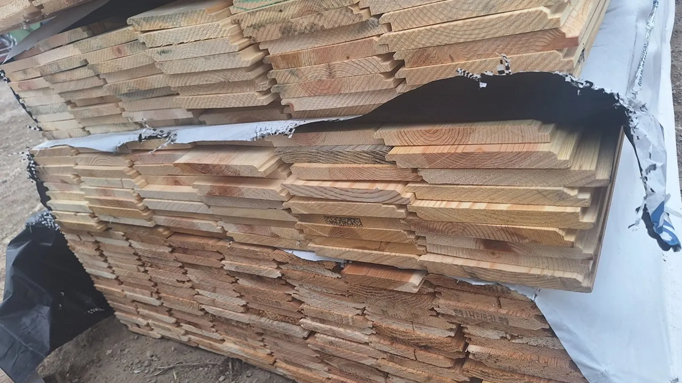 Pine 1"x8" Utility, 1/8" Nickel Gap WP11, 10' to 12' Lengths, 693 Linear Feet, 404 Sq. Ft.