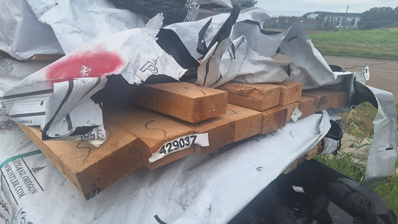 Hemlock 2"x4" RR Rough Full Sawn KD, 8' to 10' Lengths, 135 Linear Feet