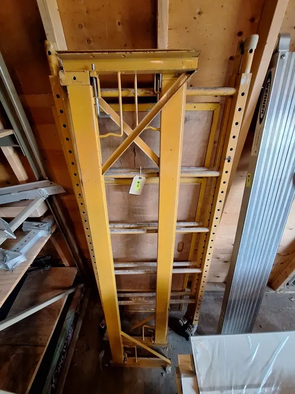 Scaffold Assembly on Wheels, 6' Tall, Platform 66"x26"