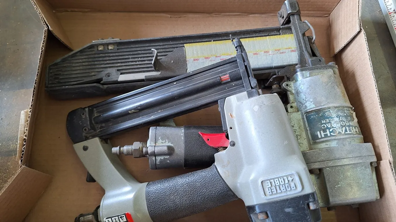 2 Pneumatic Finish Nailers