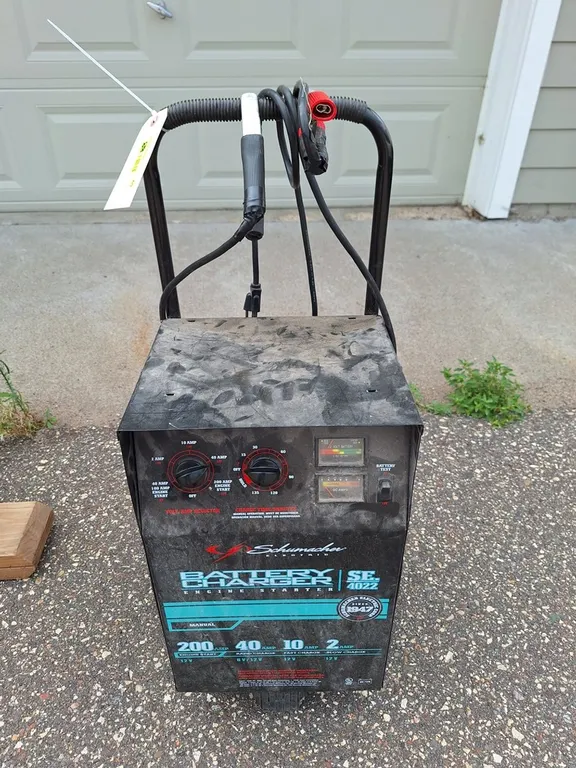 Schumacher SE 4022 Battery Charger/Starter on Wheels