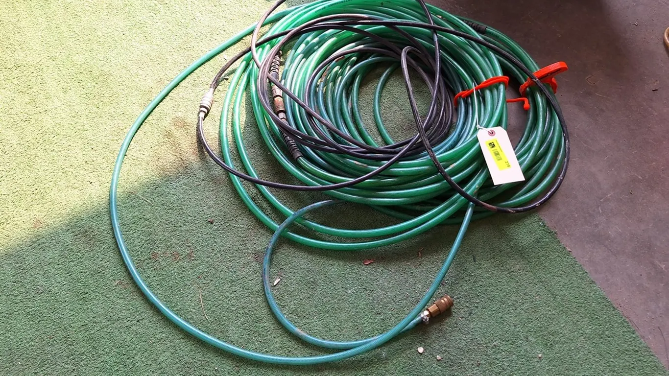 2 Air Hoses
