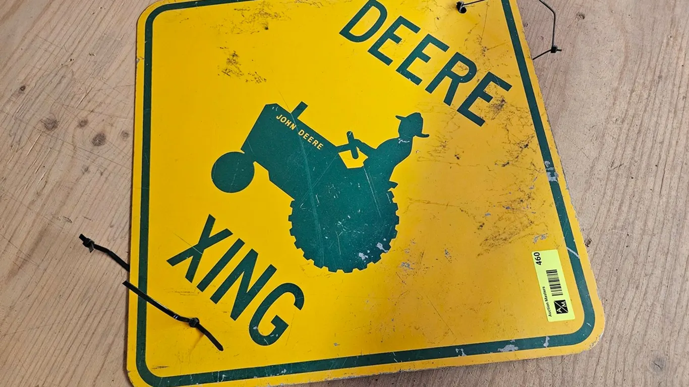 Metal Deere Xing Sign, 18"x18"