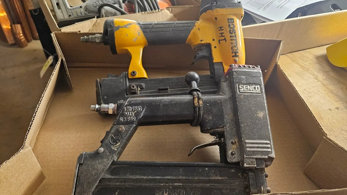 2 Pneumatic Finish Nailers