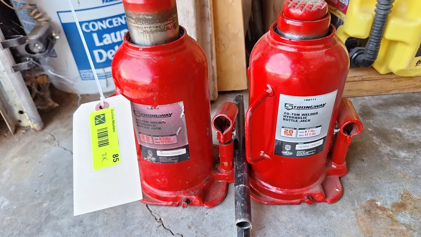 2 Strongway 20 Ton Bottle Jacks
